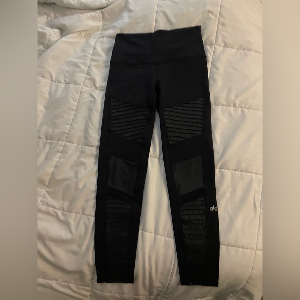 Alo Yoga 7/8 black Moto leggings small